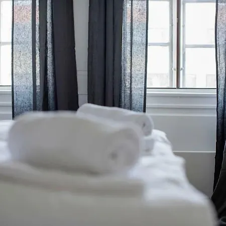 Cozy 1-bedroom In The City Centre! *